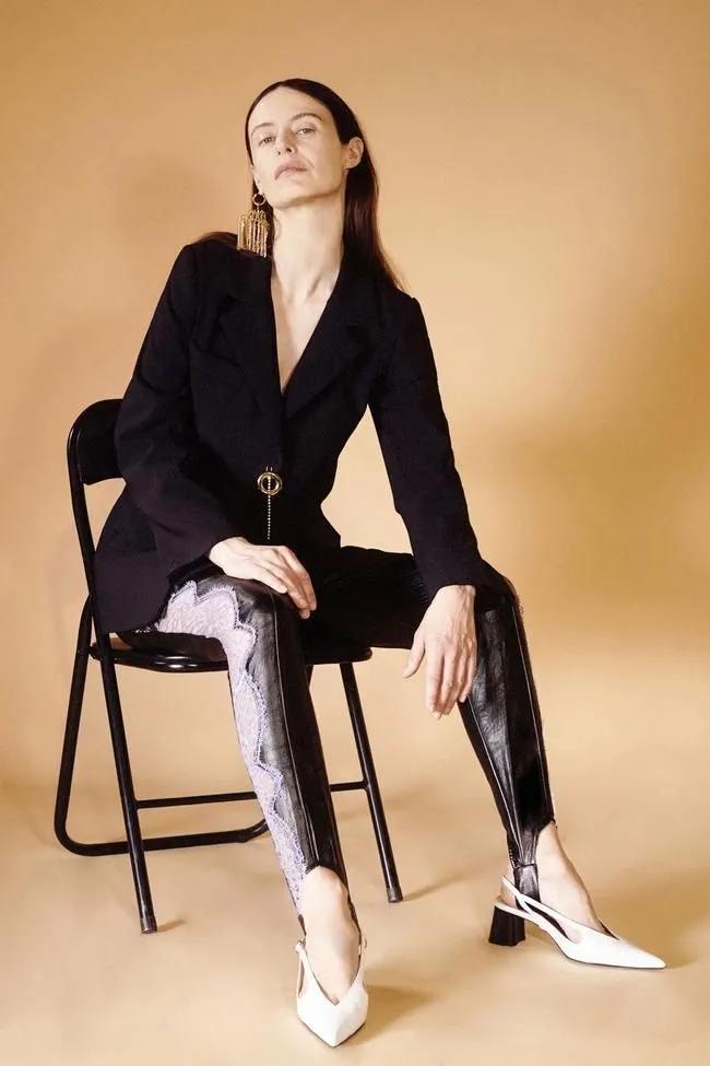 被嫌弃的踩脚裤翻身了！今年正当红