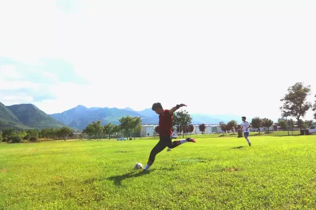 小学生陕西西安封闭式足球夏令营,西安少年夏令营团购