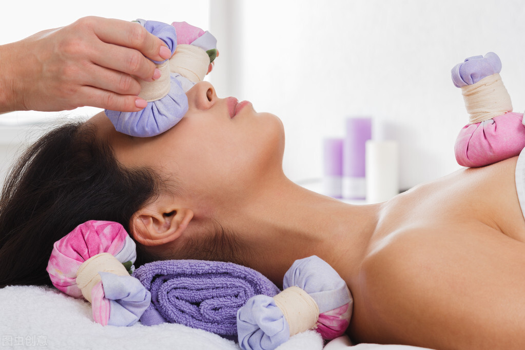 眼袋是容貌的减分项，牢记两个方法，对症下药才能重获美丽