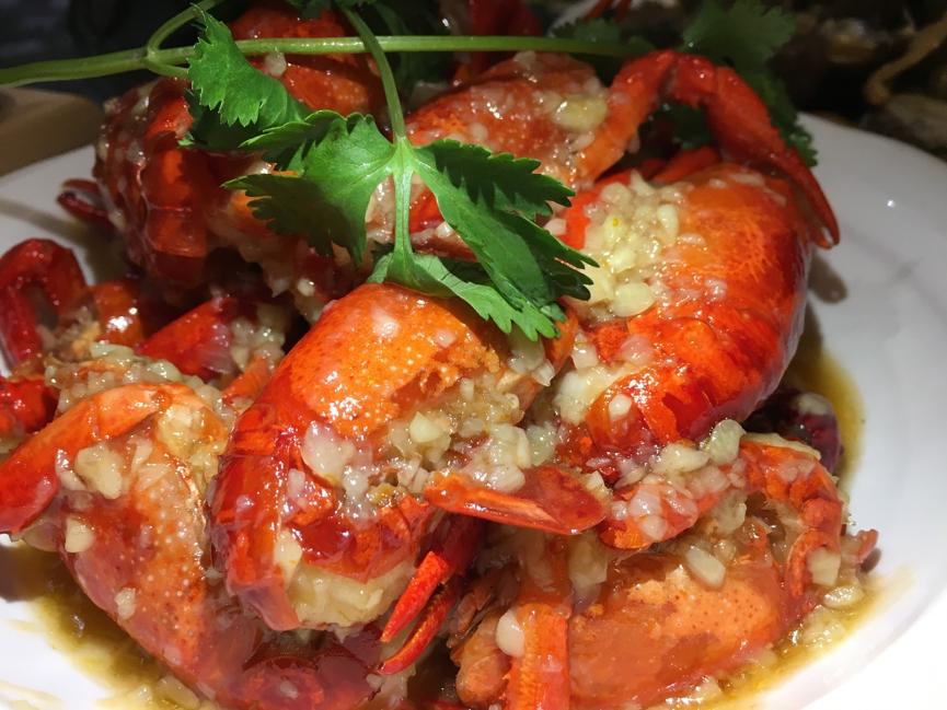 一边写一边流口水,红谷滩这些店可要好好的啊,脱下口罩我就来