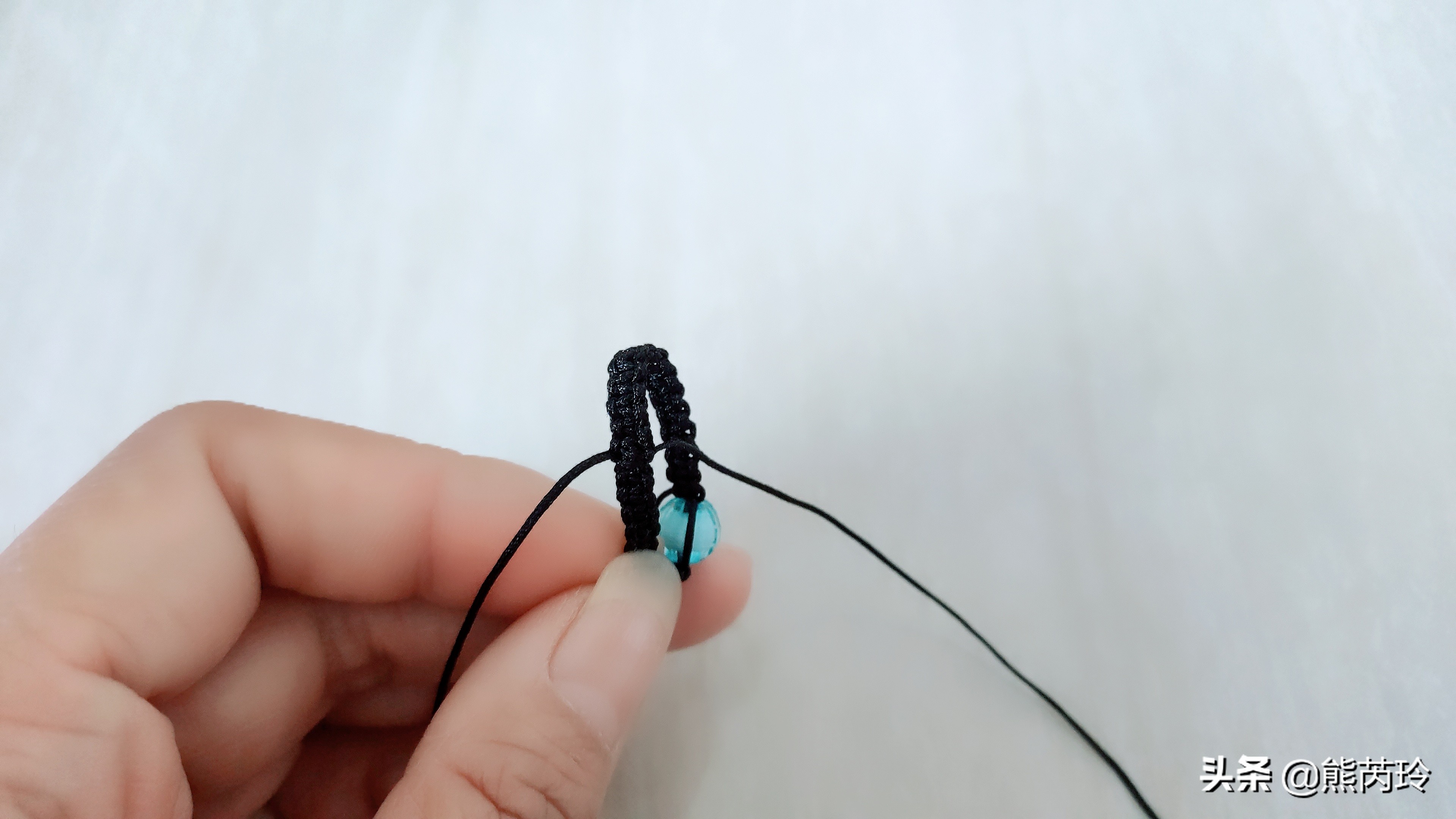 手编戒指怎么用其他线收尾,三颗金珠怎么编织戒指好看