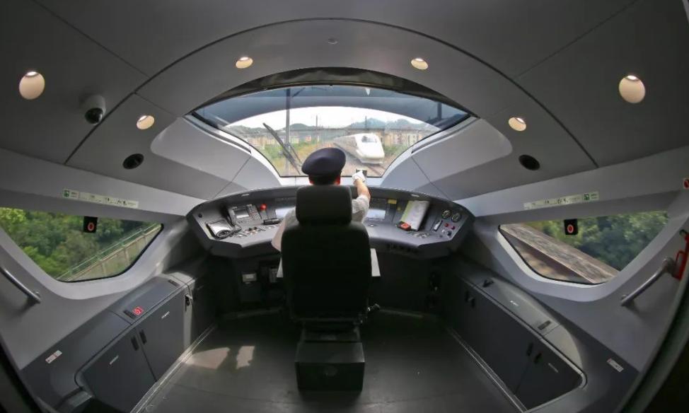 高铁司机每月工资多少钱,高铁司机一般工资多少