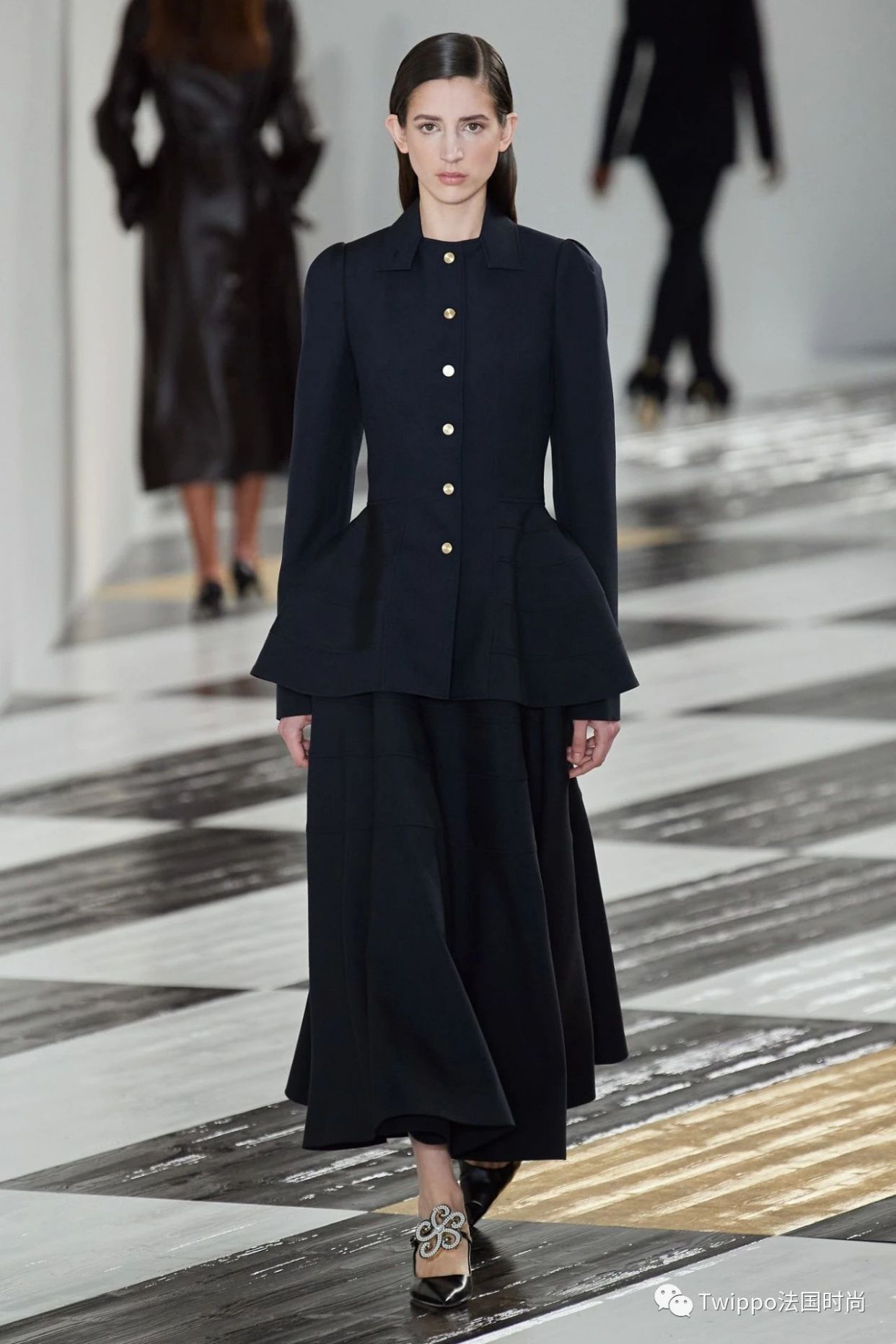 2020秋冬巴黎时装周givenchy秀场 (jacquemus 2020巴黎时装周秀场)