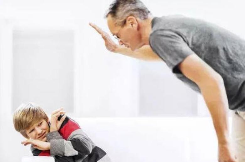 孩子屁股肉多可以打？孩子受得伤父母看不到，专家：这是你无知