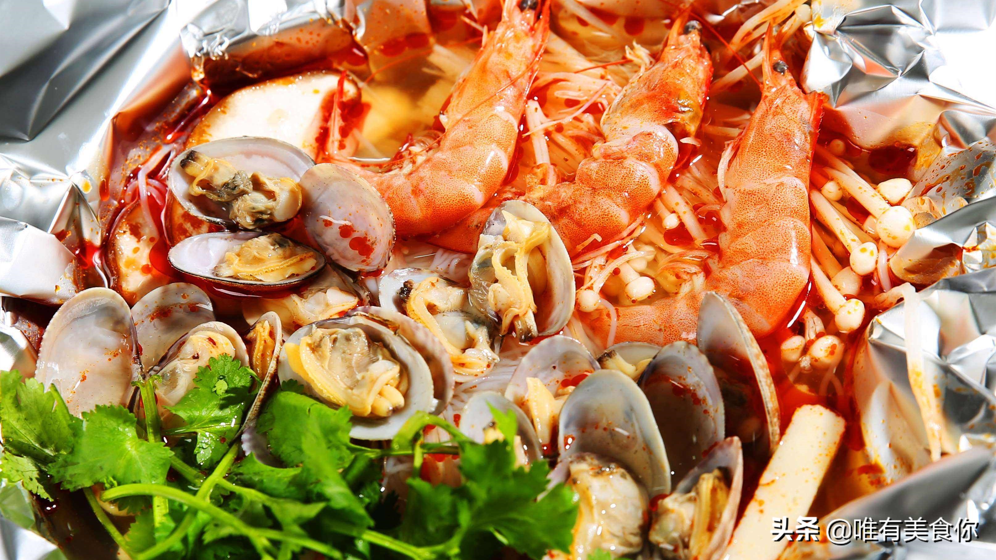 火爆地摊美食锡纸花甲米线，做法很简单，1勺金汤料成就的美味