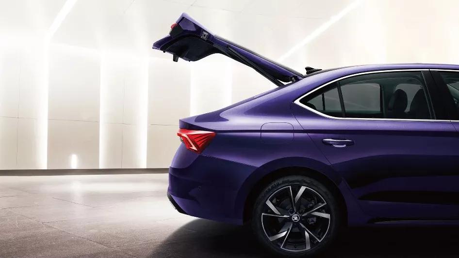 斯柯达明锐pro豪华版视频驾驶感受,斯柯达明锐pro对比朗逸应该怎么选