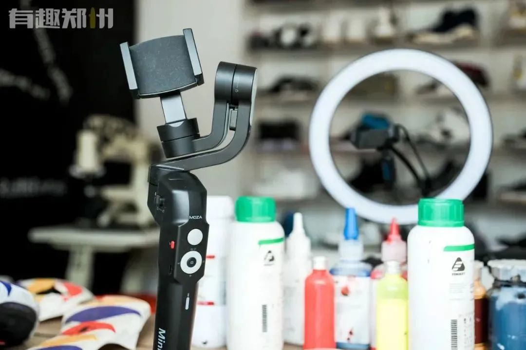 郑州90后男孩创业成功案例,郑州90后男孩创业干修鞋