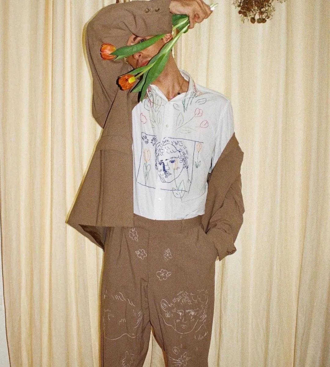 要什么漫画腿，明星们人手一件的漫画衣你怎么还没有？