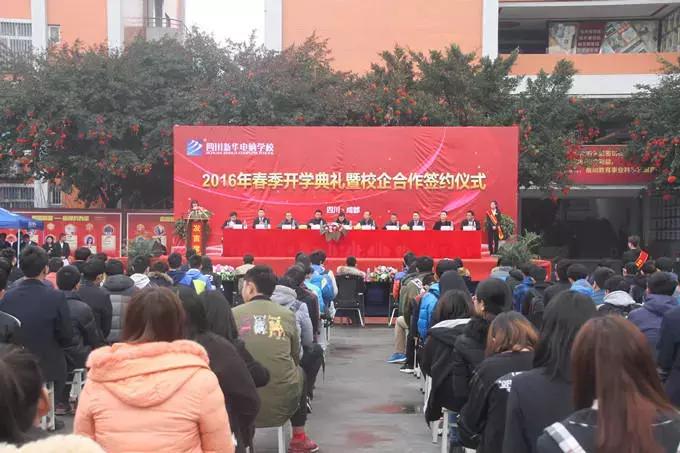 职业教育就业与升学并重,职业技能培训与校企合作