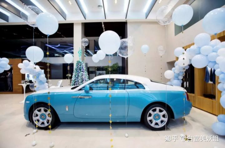 小红书上晒奢侈品的女孩为什么那么多？