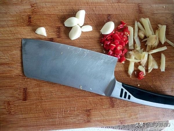 要想鱼肉香就用铁锅炖,铁锅炖鱼怎么鱼肉不散