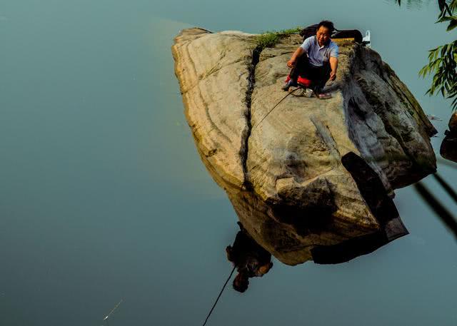 新手选择钓椅和钓箱哪个实用,到底是钓箱好还是钓椅好