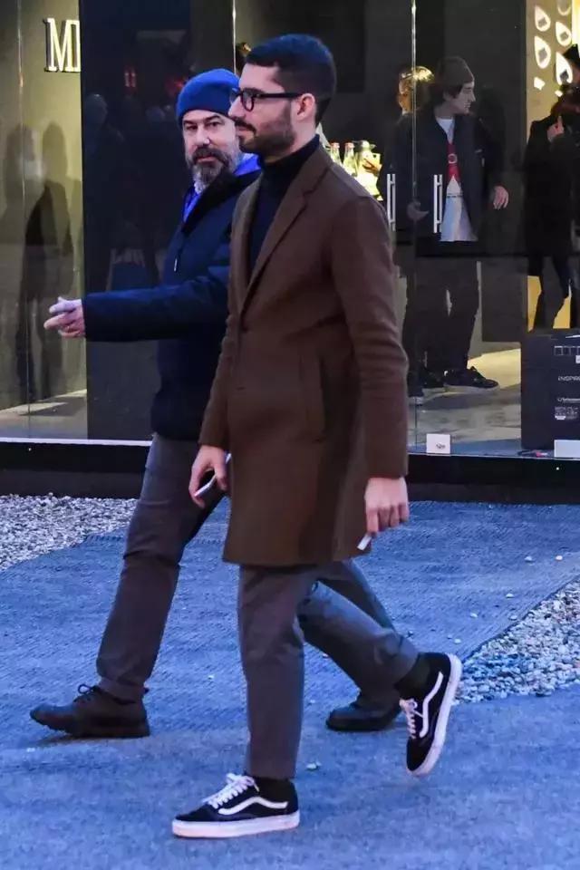 男生秋冬大衣怎么穿才高级,男士秋冬呢大衣穿搭高级感