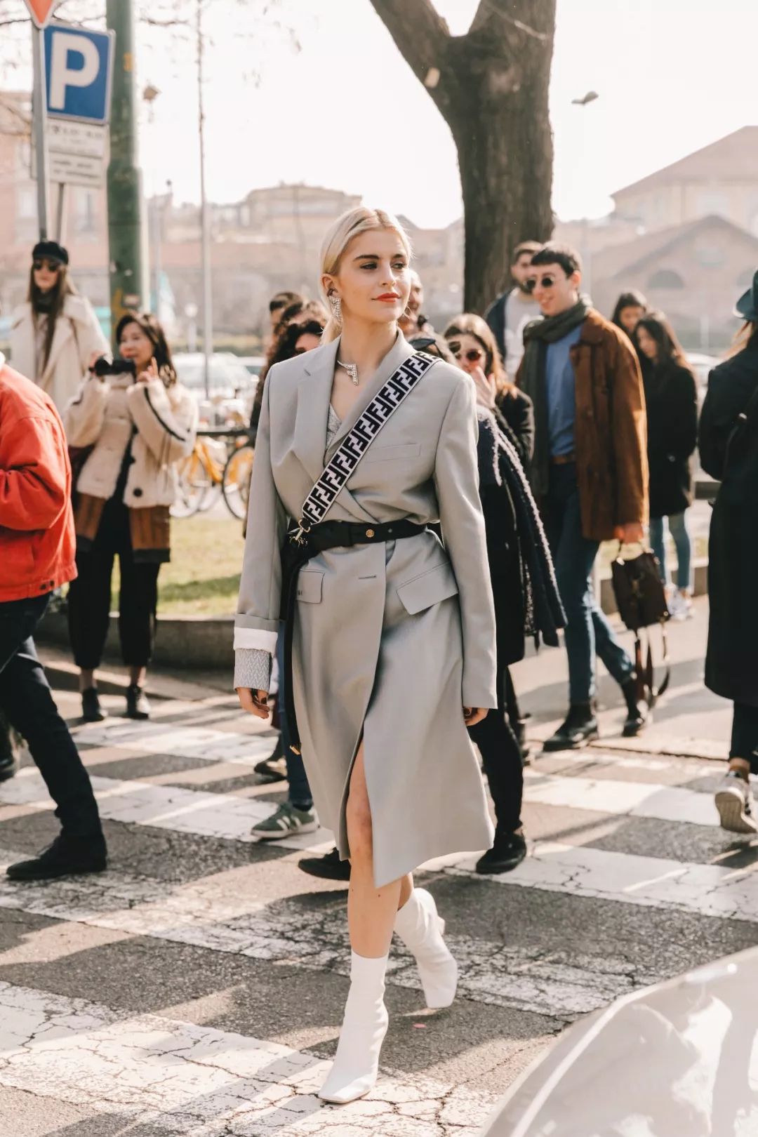 小个子怎么把大衣穿的好看,小个子穿衣没气场怎么办