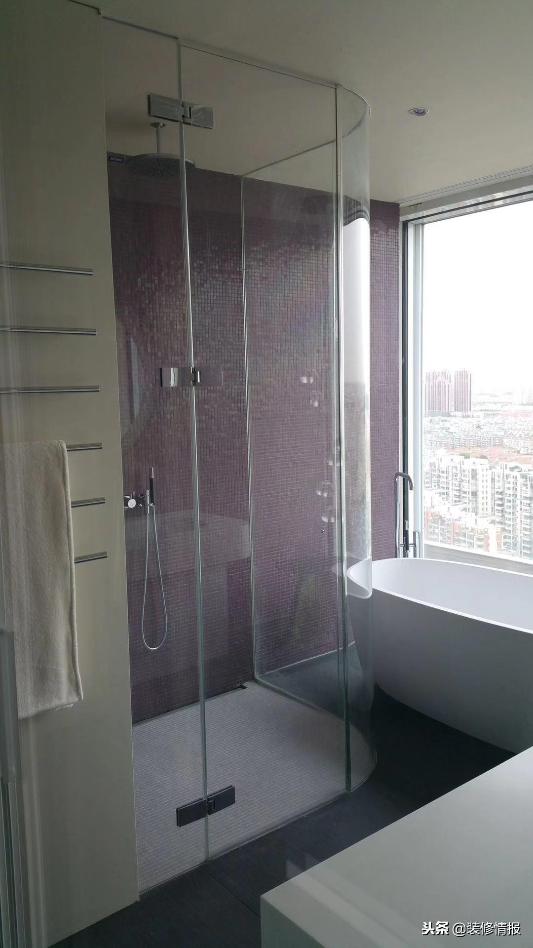 到底是直接买泡澡桶还是砌浴缸,到底是泡澡好还是冲澡好