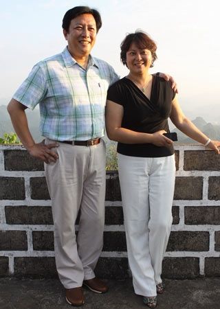 唐国强的两段婚姻：原配35岁除夕夜自杀，娶小12岁壮丽，今很幸福