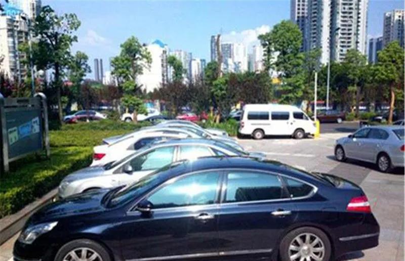 高温暴晒下的车,高温天气汽车暴晒有啥影响