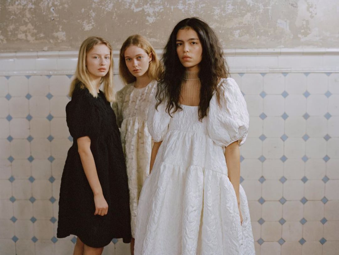 宅家里也要风情万种睡衣风格大赏,宅家好穿的睡衣简约又实穿