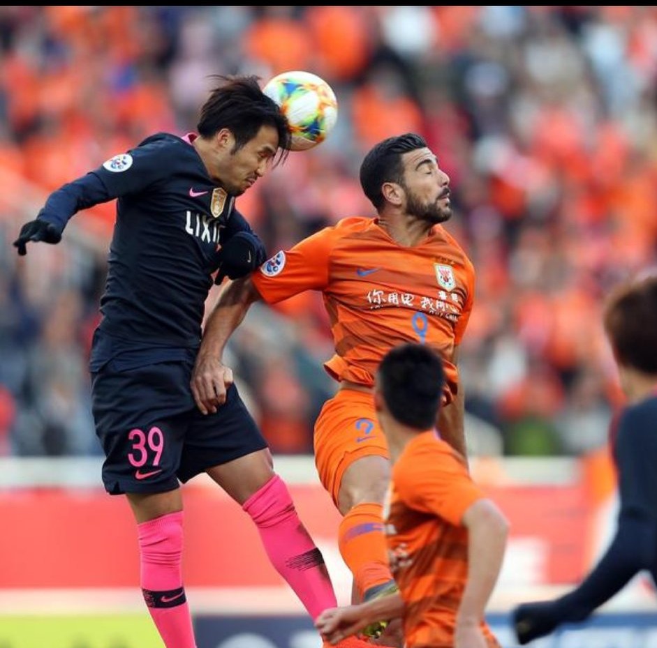 实况足球像皇马的队服,实况足球怎么弄第三件球衣