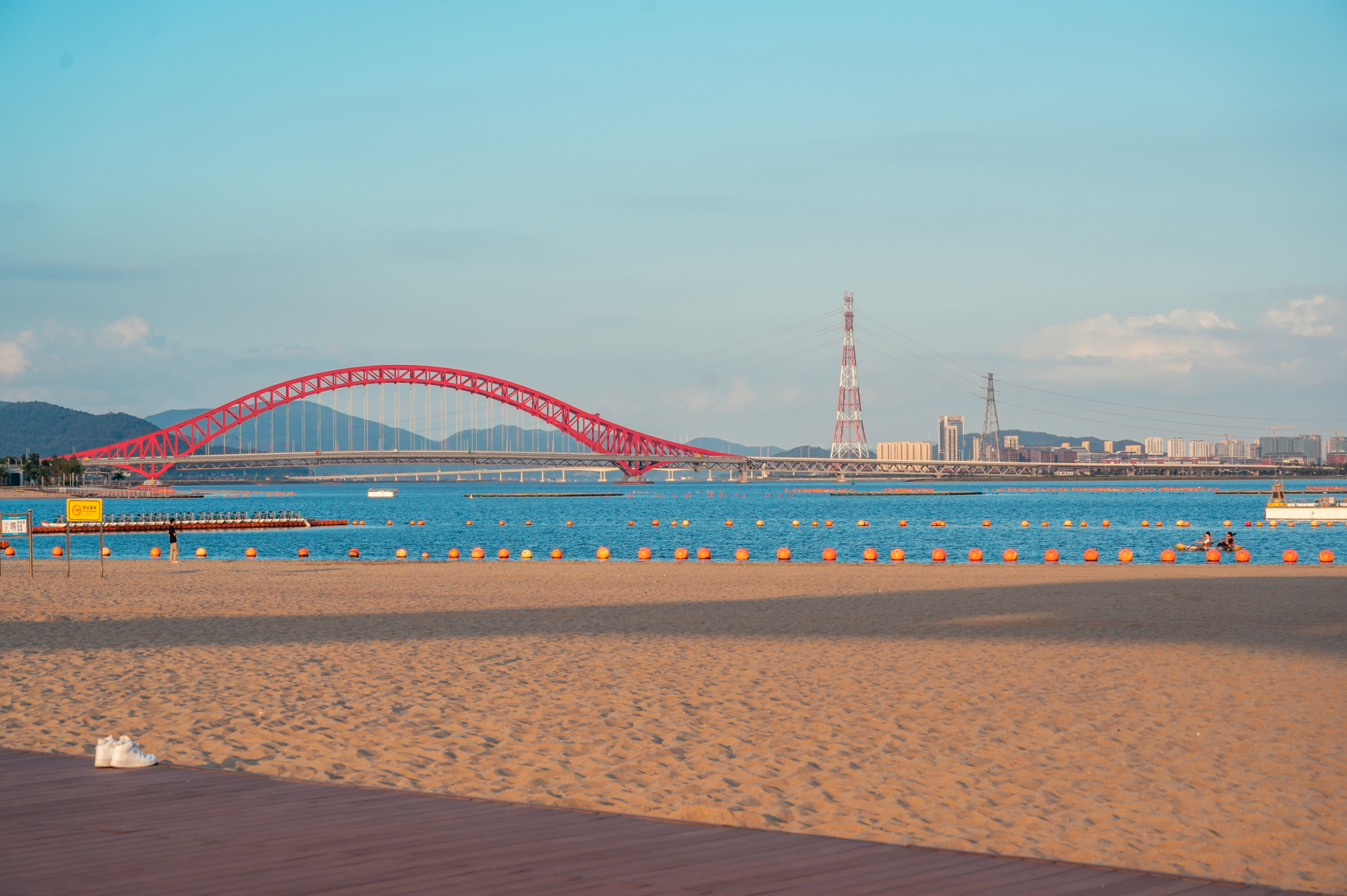 宁波附近有山有海有沙滩的地方,浙江省宁波市海边有沙滩吗
