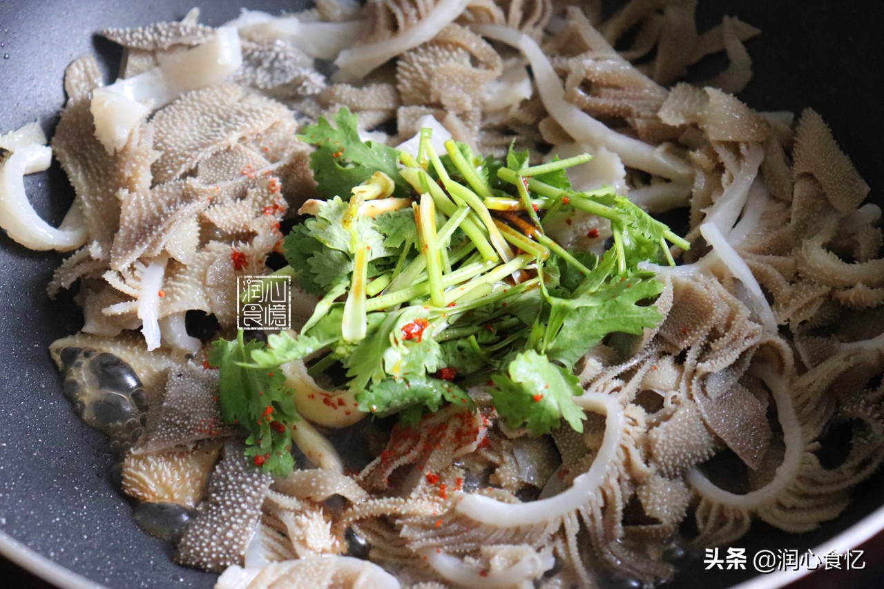 炒牛百叶是多放香菜还是少放香菜,牛百叶能和香菜一起吃吗