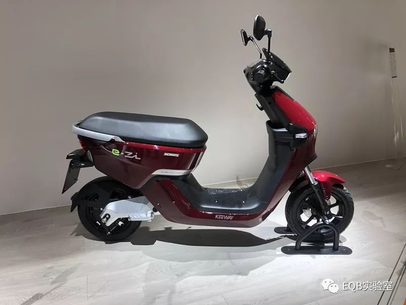 「米兰展独家」弯的电池？可当作充电宝的电池？外国人真会玩！