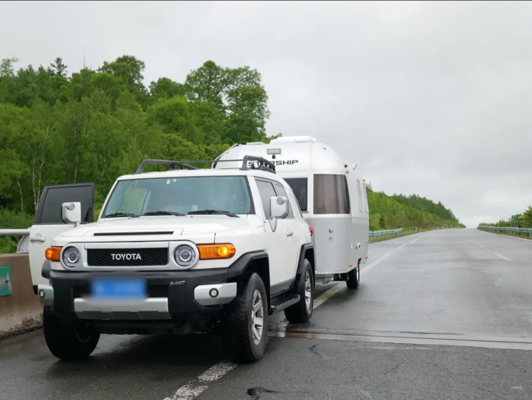 女人独自驾车旅游,女人独自驾车去新疆