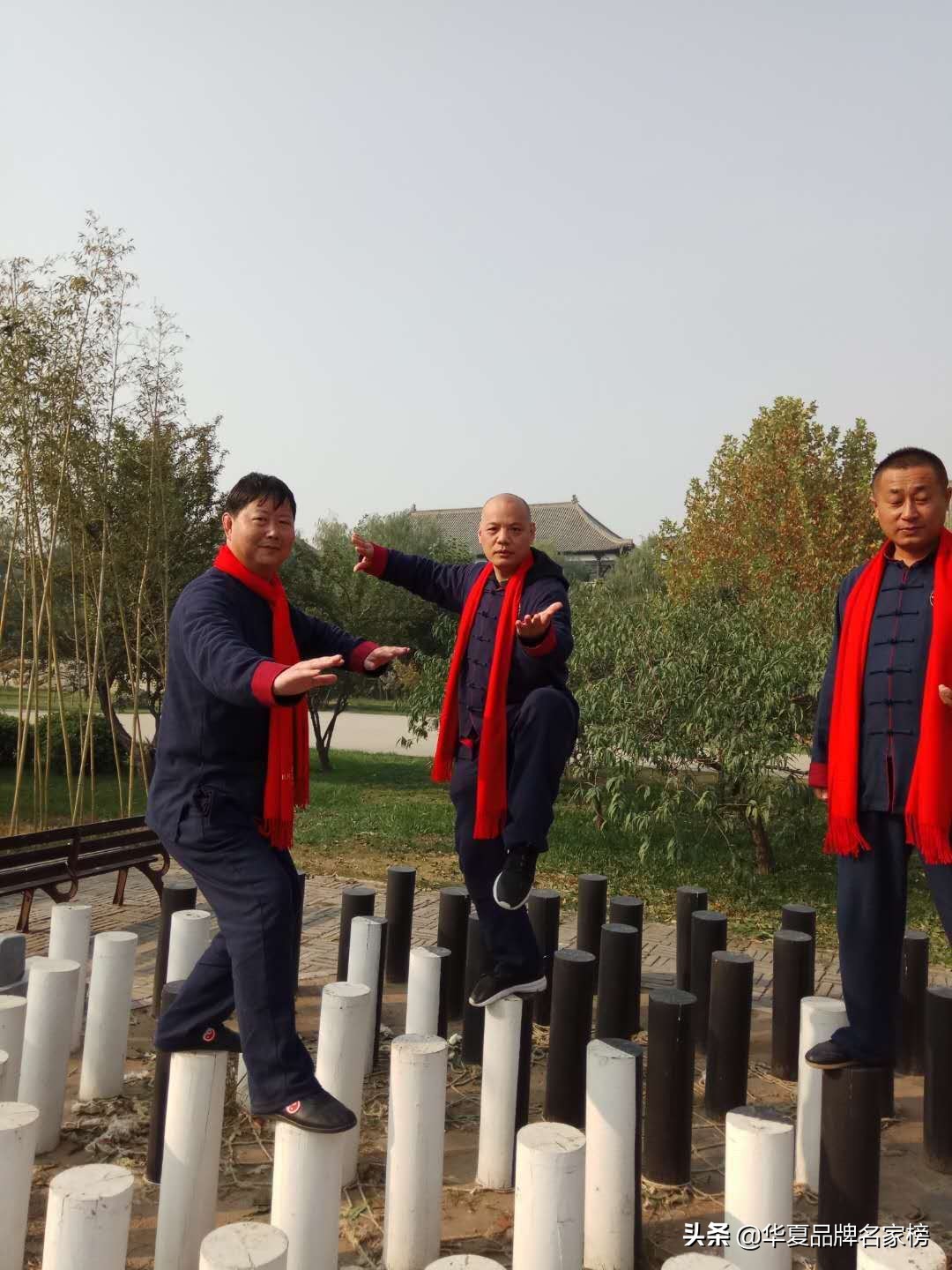 祝贺王战英荣获华夏品牌2019新年艺术展十大影响力武术名家