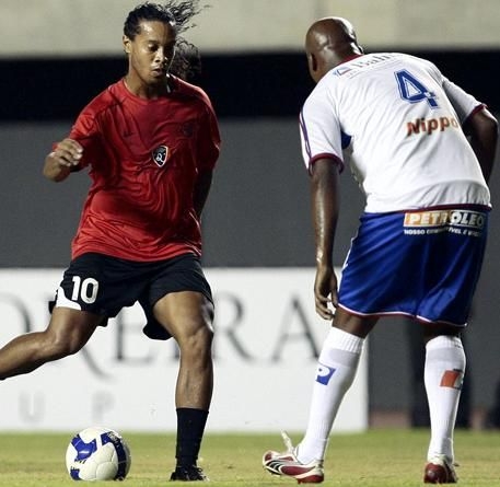 罗纳尔迪尼奥的蝎子摆尾,罗纳尔迪尼奥小罗资料