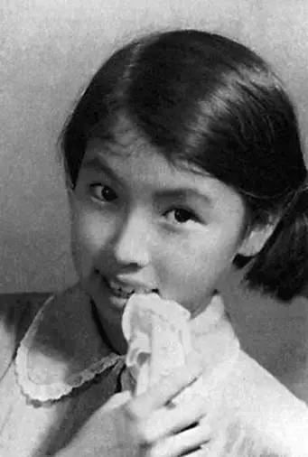 三毛：她走遍万水千山，却用一双*袜丝**自缢身亡