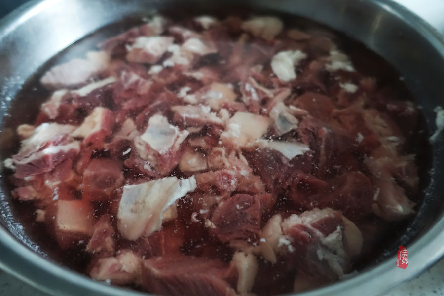 香气四溢的牛肉面，让家人吃得好舒服，自己擀的面条也是关键