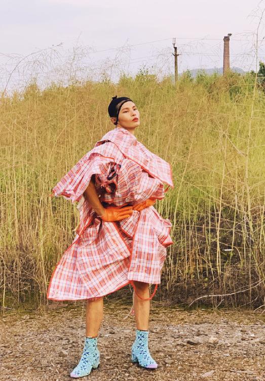 被国人嘲讽，却在国外封神！农村小伙成国际超模，打脸所有嘲笑者