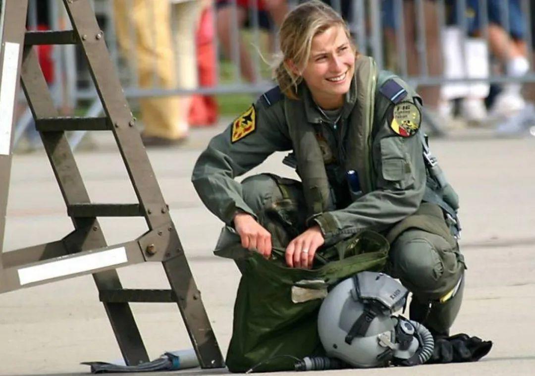 强奸美国女兵、铁球塞进肛门，英国皇家*队军**纪律松弛颜面尽失