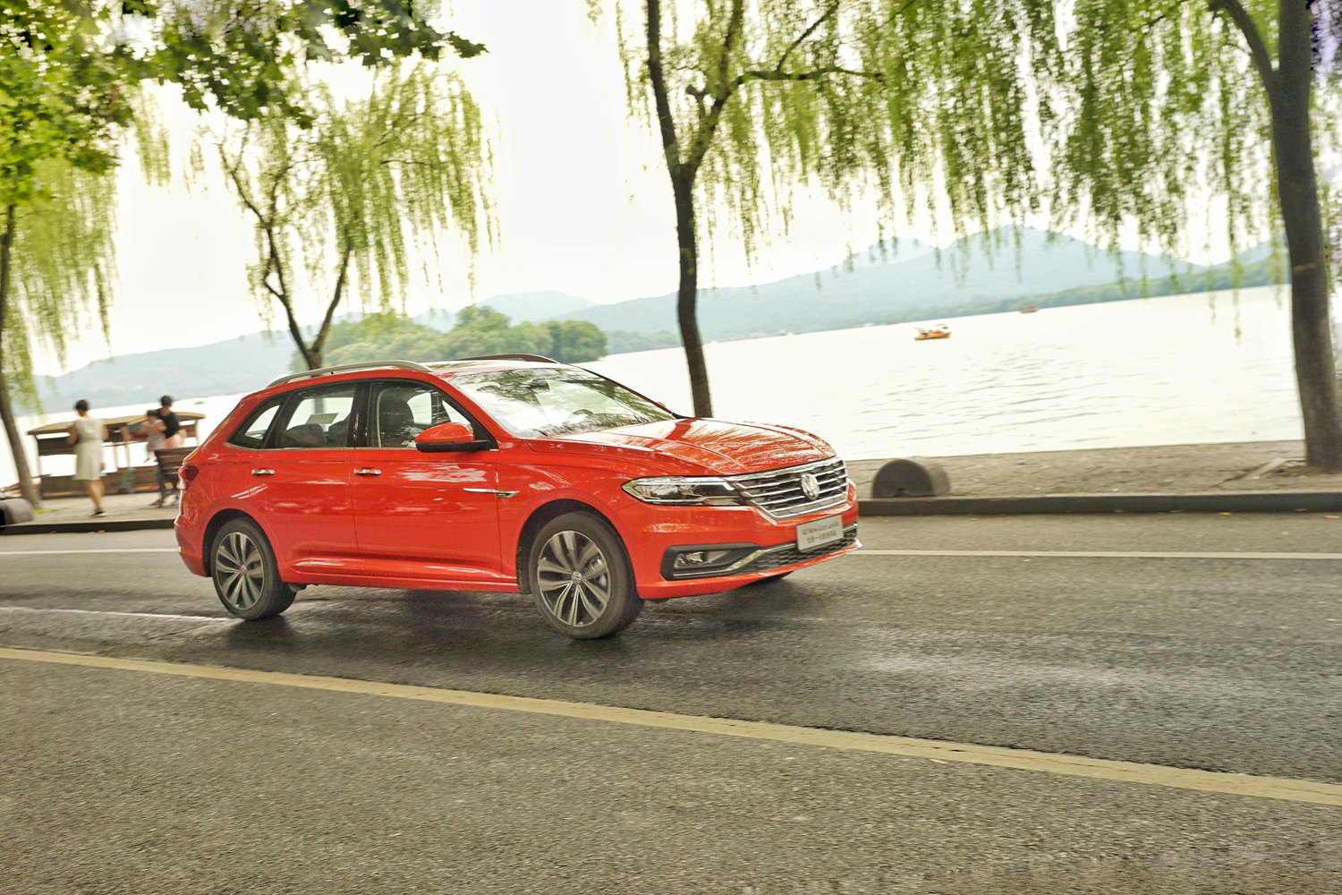 两厢车驾驶感受和三厢有区别吗,两厢车和三厢车差别在哪