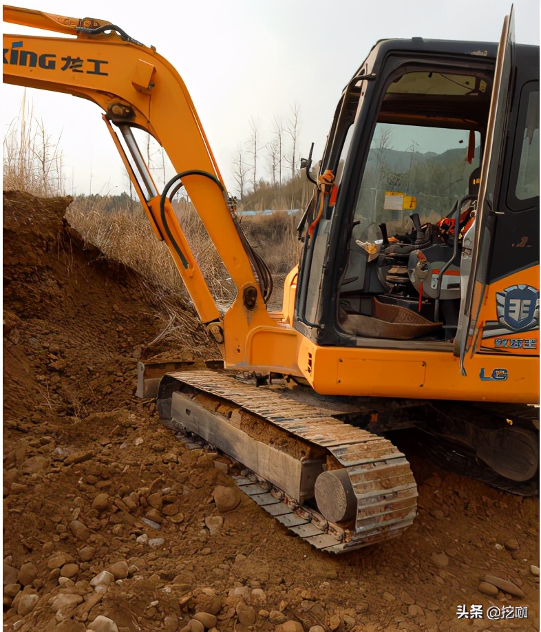 挖机工资高背后的心酸真相,月入一万的心酸