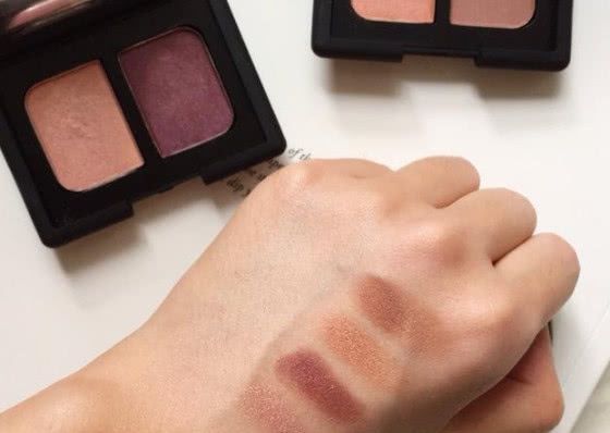 什么眼影好上妆不晕妆不掉粉,眼影盘不晕染不掉色日常妆容