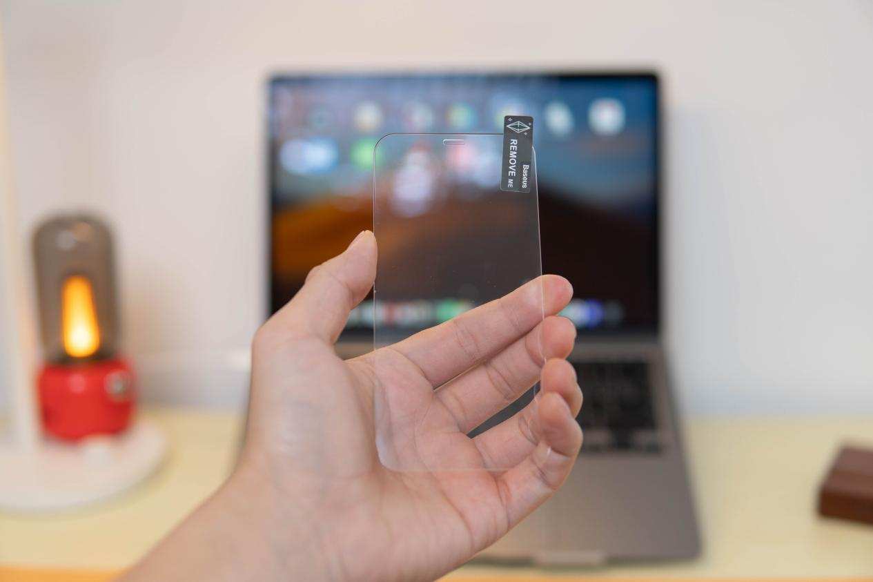 iphone12钢化膜黑边好还是透明好,倍思苹果12钢化膜防尘