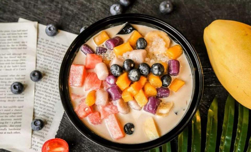 爽口的水果捞,夏天好吃的冰凉饮品