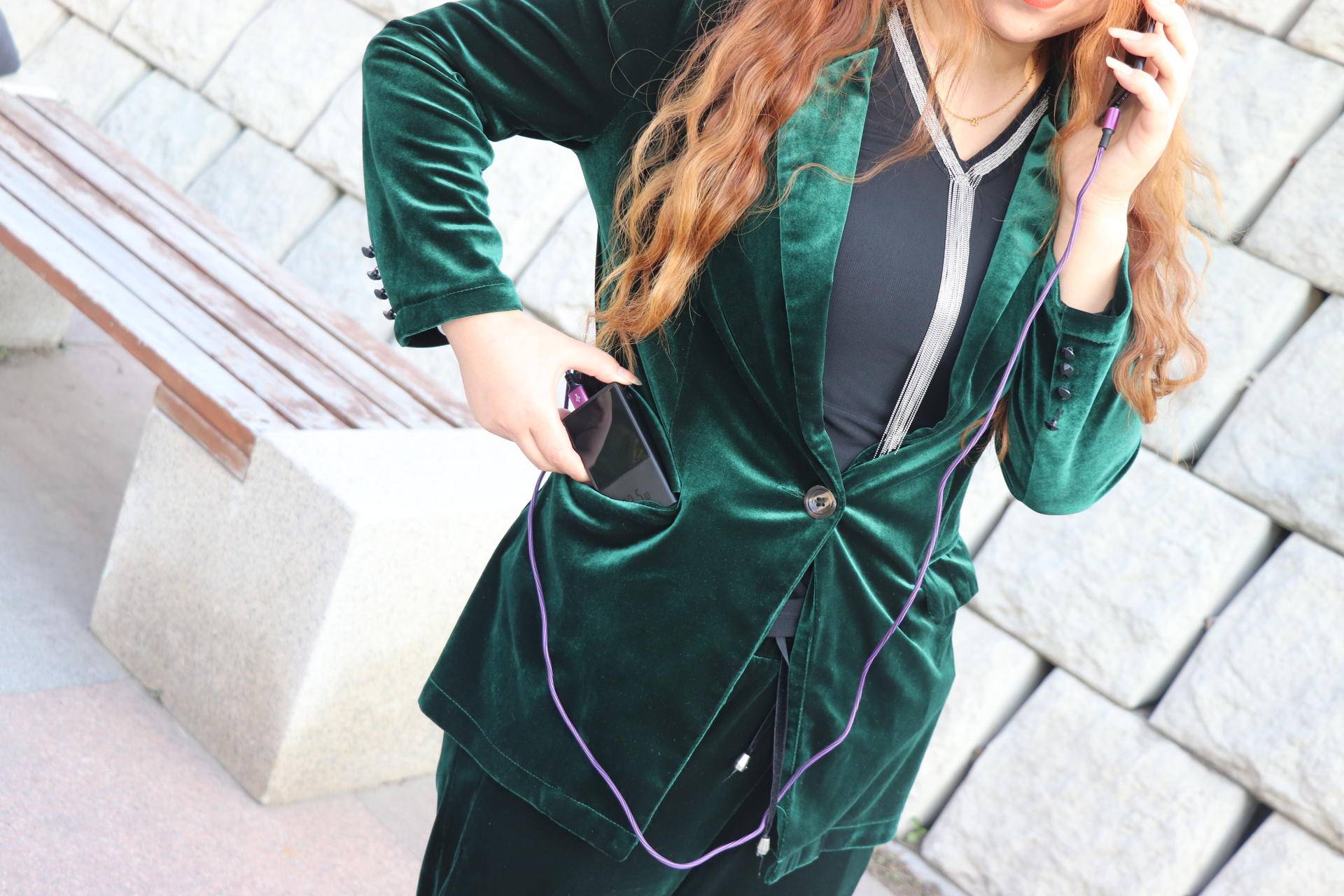 倍思66w快充充电宝实测,倍思65w双向快充自带线数显充电宝