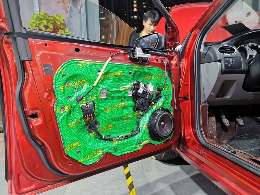 福克斯隔音改装潍坊,福克斯音响改装哈曼卡顿