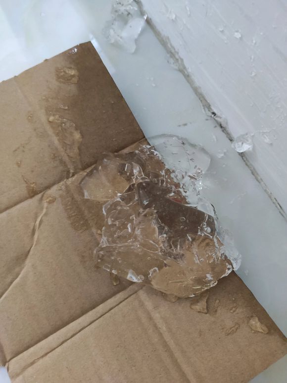 卫生间瓷砖墙壁破裂渗水怎么处理,卫生间渗水要敲瓷砖补吧