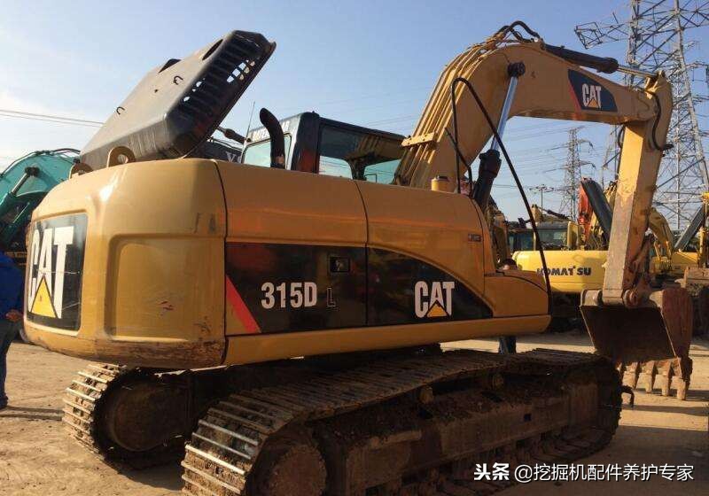 卡特挖掘机机油高温是什么原因,卡特挖机喷油器容易坏吗