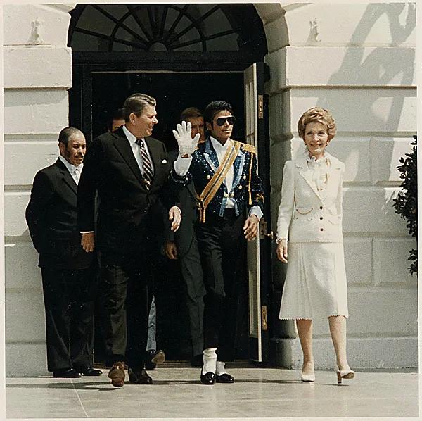 thriller是最畅销的专辑吗 (评价thriller这张专辑)