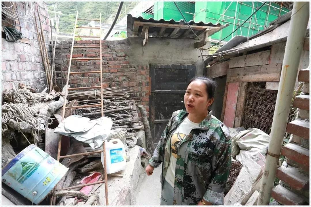 暴雨吊桥救人,暴雨救援桥