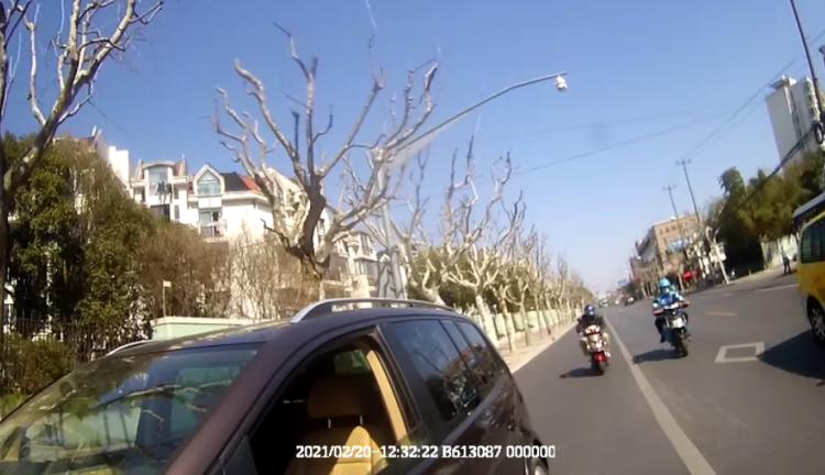 新车两年逾期未领年检标志怎么办,车辆逾期未检怎么避免被拍