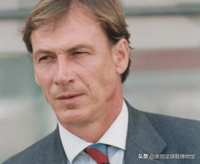 真不比齐达内差，捷克铁人也曾在欧洲优胜者杯决赛天外飞仙制胜