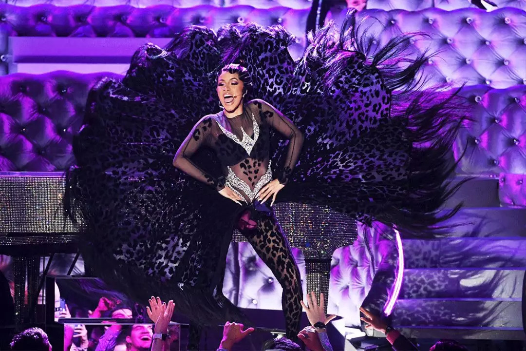 牛本山后继有人｜一个做过脱衣舞娘，唱得了Rap的小品演员CardiB