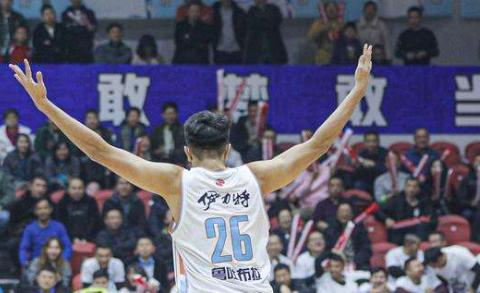 周琦pk范子铭,周琦范子铭交易