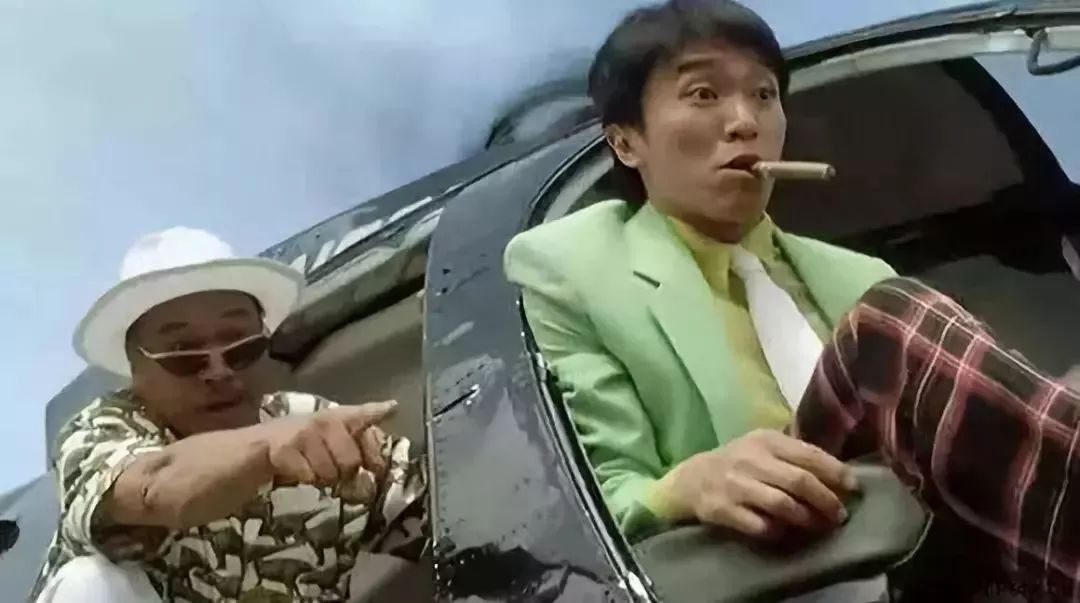 家长开跑车接送孩子被踢出群,家长开法拉利接孩子被踢出群