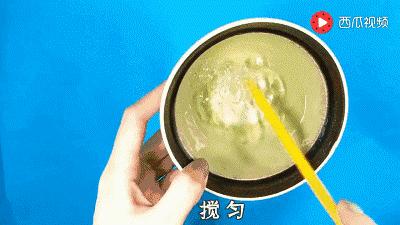 鞋子里倒东西,鞋子不用刷就能干净的方法